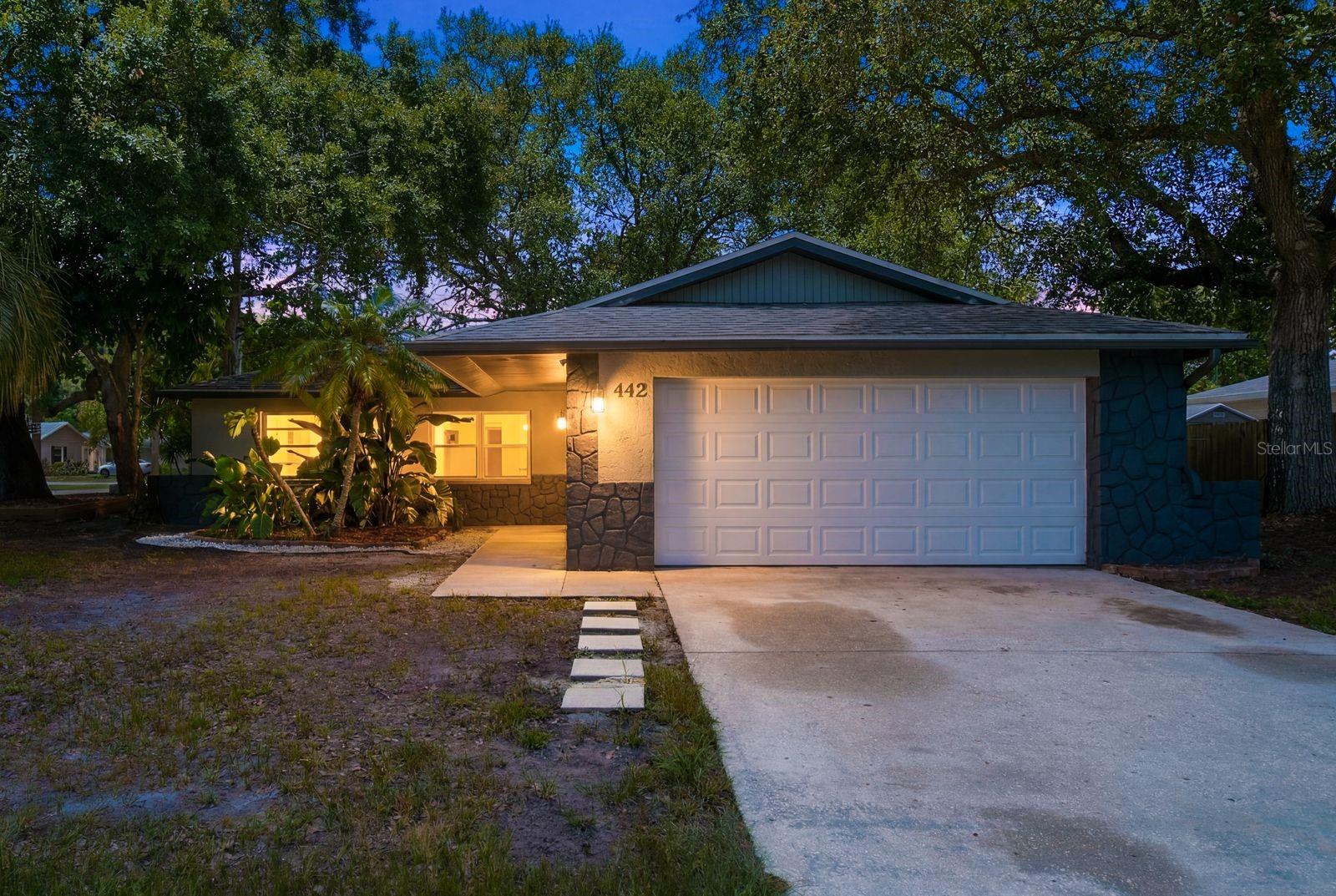 442 EVERGREEN DR - Photo 1