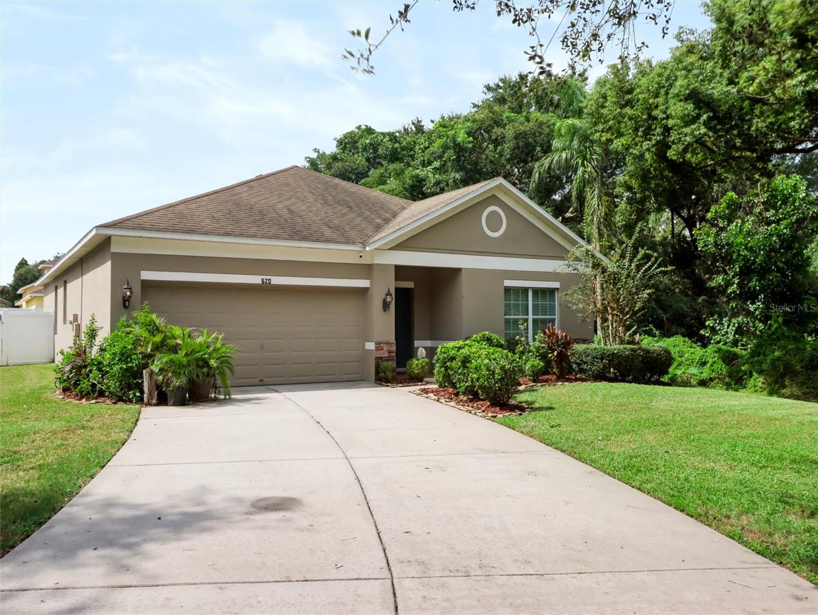 620 CHESNEY DR - Photo 1