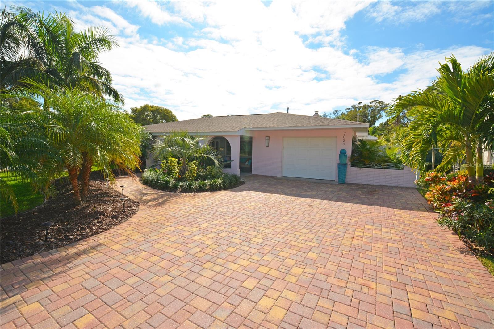 7020 MANGO AVE S - Photo 1