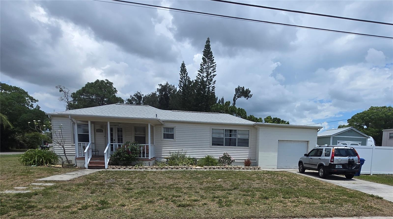 146 NE MADISON CIR N - Photo 1