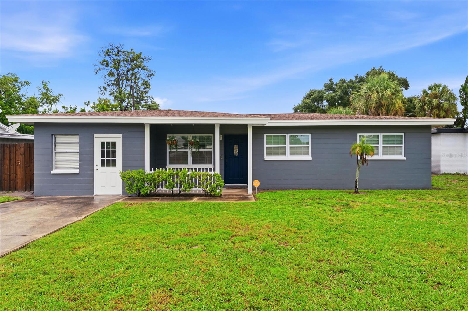 8685 MAGNOLIA DR - Photo 1