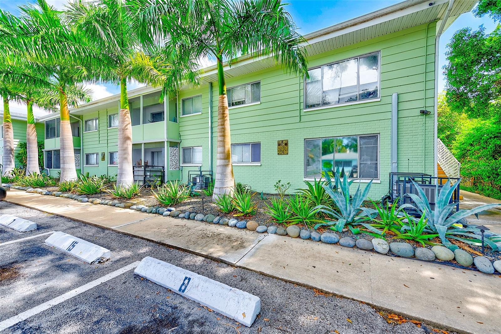 1329 DREW ST #6 - Photo 1