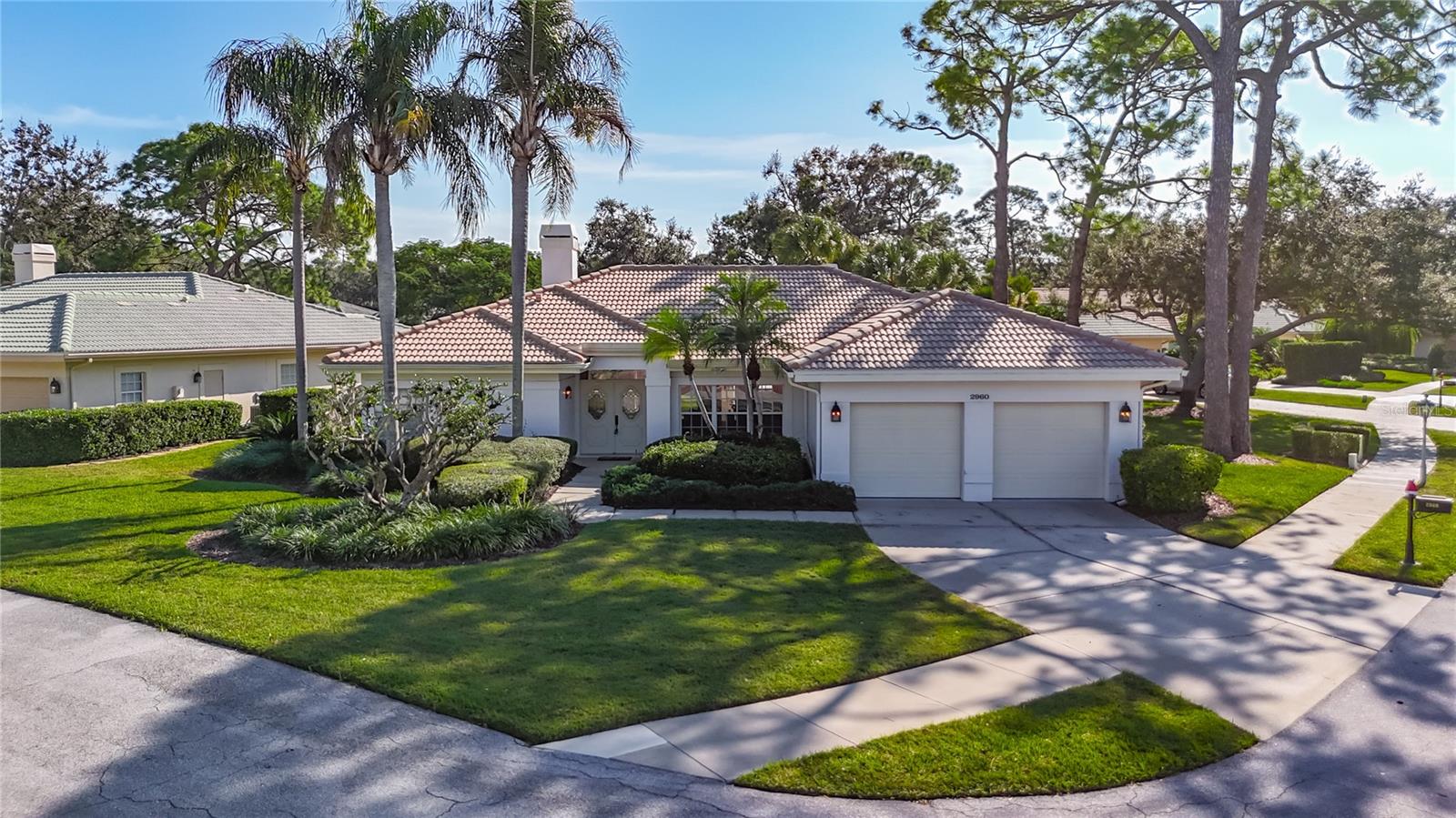 2960 SANDRINGHAM PL - Photo 1