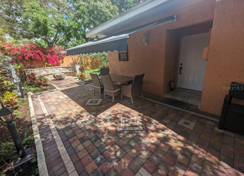 1602 AMBERLEA DR S - Photo 1