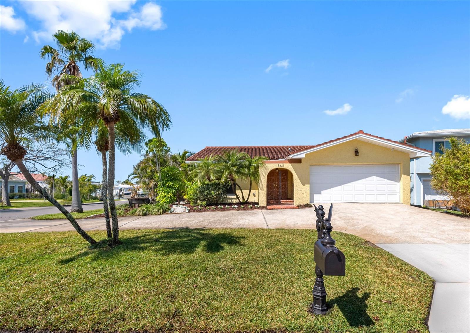 562 JOHNS PASS AVE - Photo 1