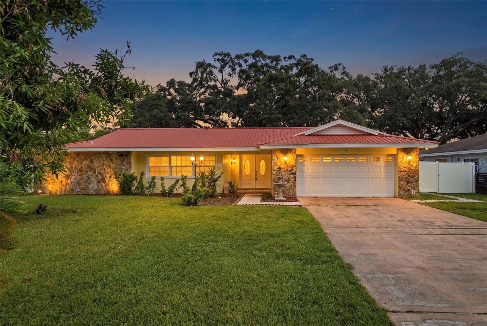 1514 BURNING TREE LN - Photo 1