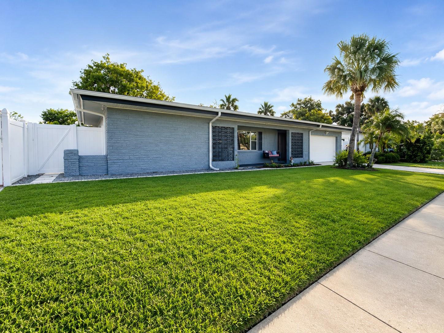 6004 MEMORIAL HWY - Photo 1