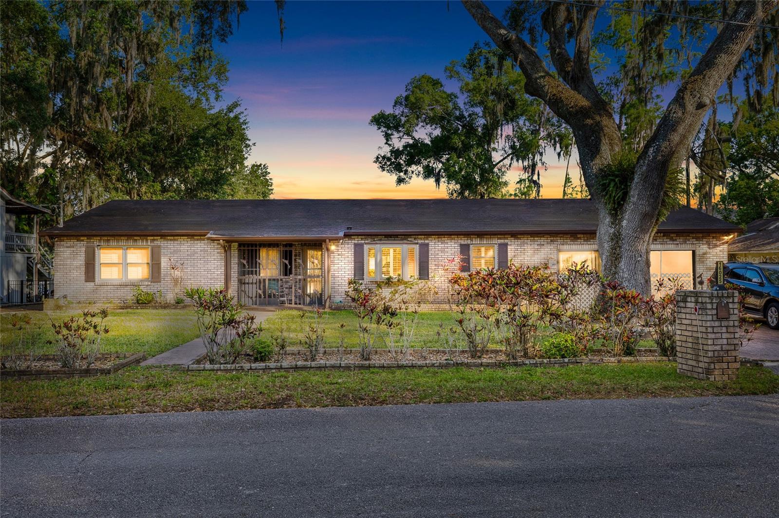 16025 CHASTAIN RD - Photo 1