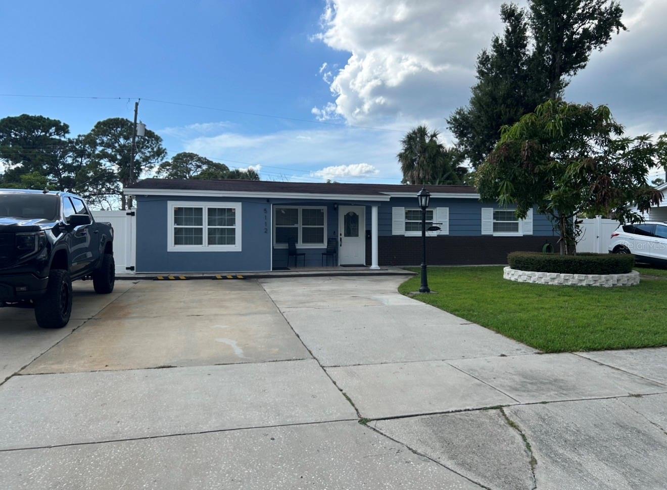 5112 GATEWAY DR - Photo 1