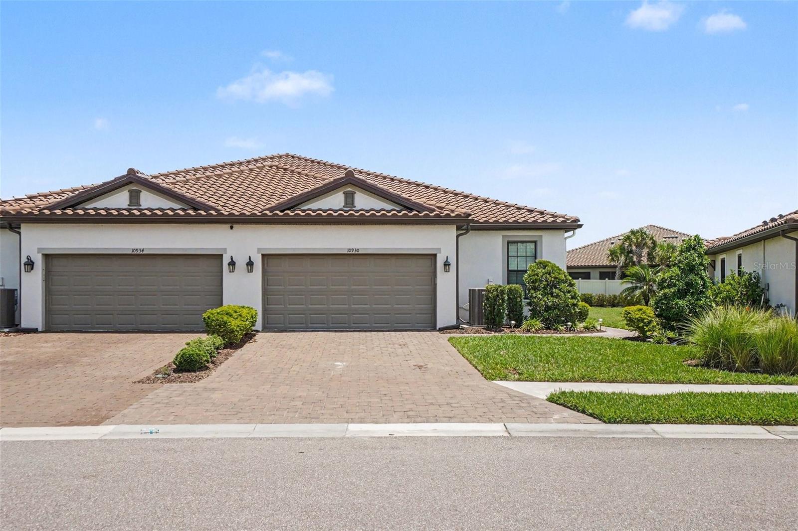 10930 WENDOVER DR - Photo 1