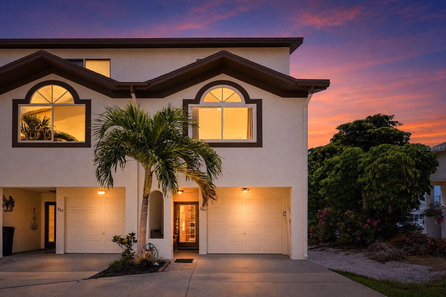 367 MADEIRA CIR - Photo 1