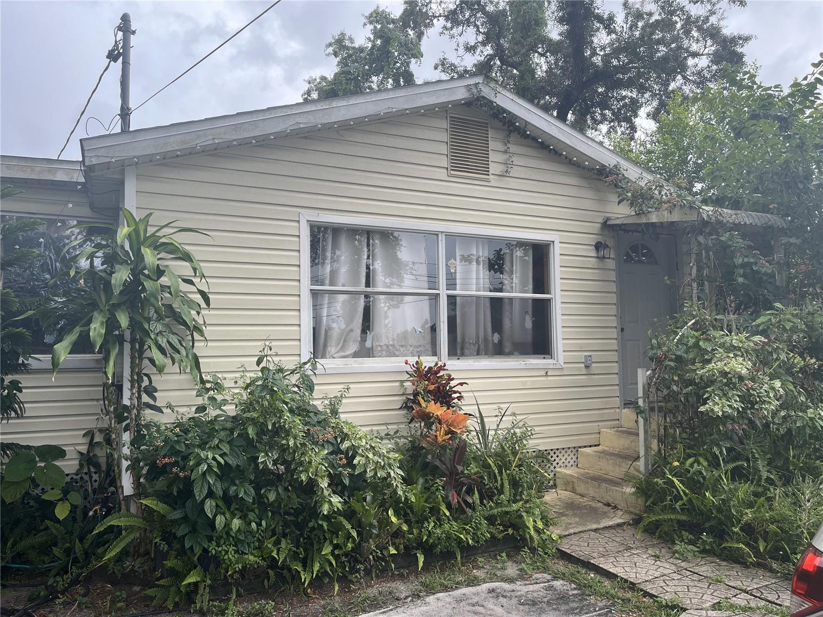 1127 AUBURN ST - Photo 1
