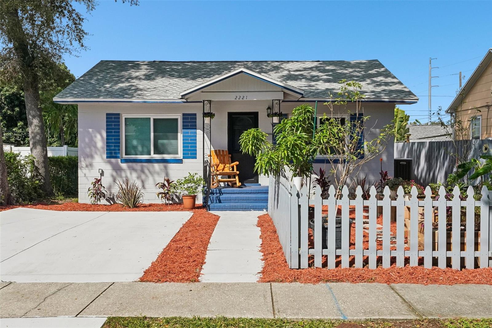2221 8TH AVE N - Photo 1