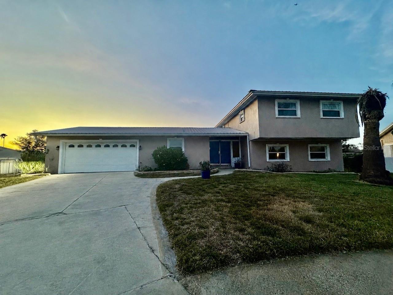 8725 PALISADES DR - Photo 1