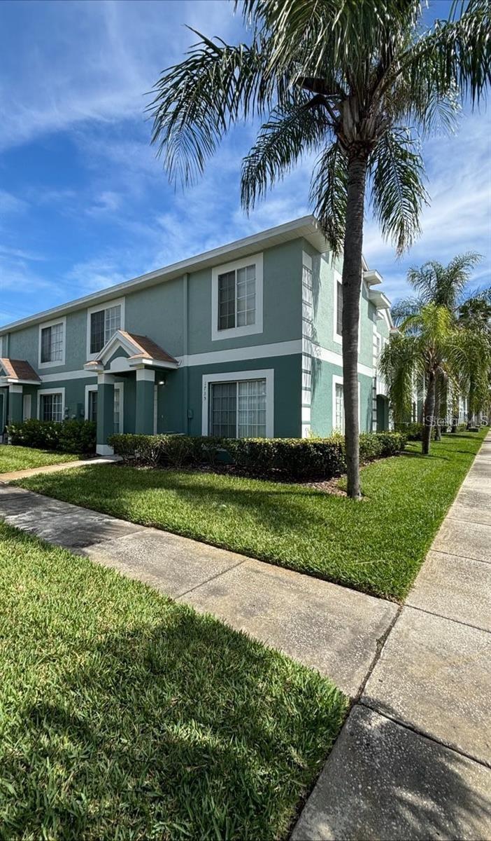 1735 FLUORSHIRE DR - Photo 1