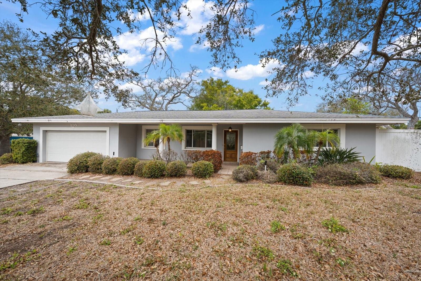 230 GARDEN CIR - Photo 1