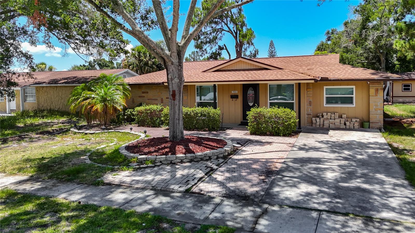 7916 WOODGROVE CIR - Photo 1