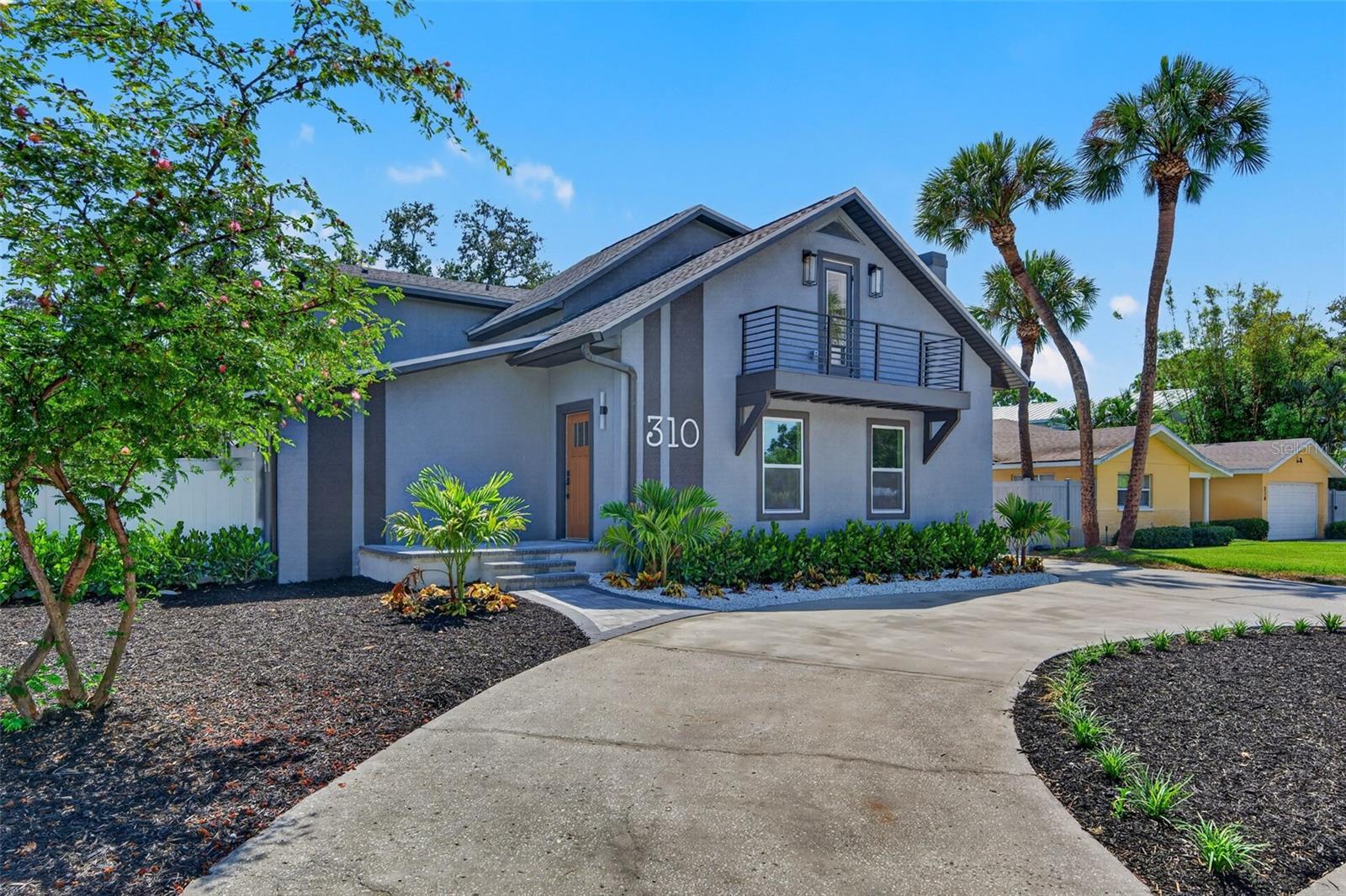 310 PARK ST N - Photo 1