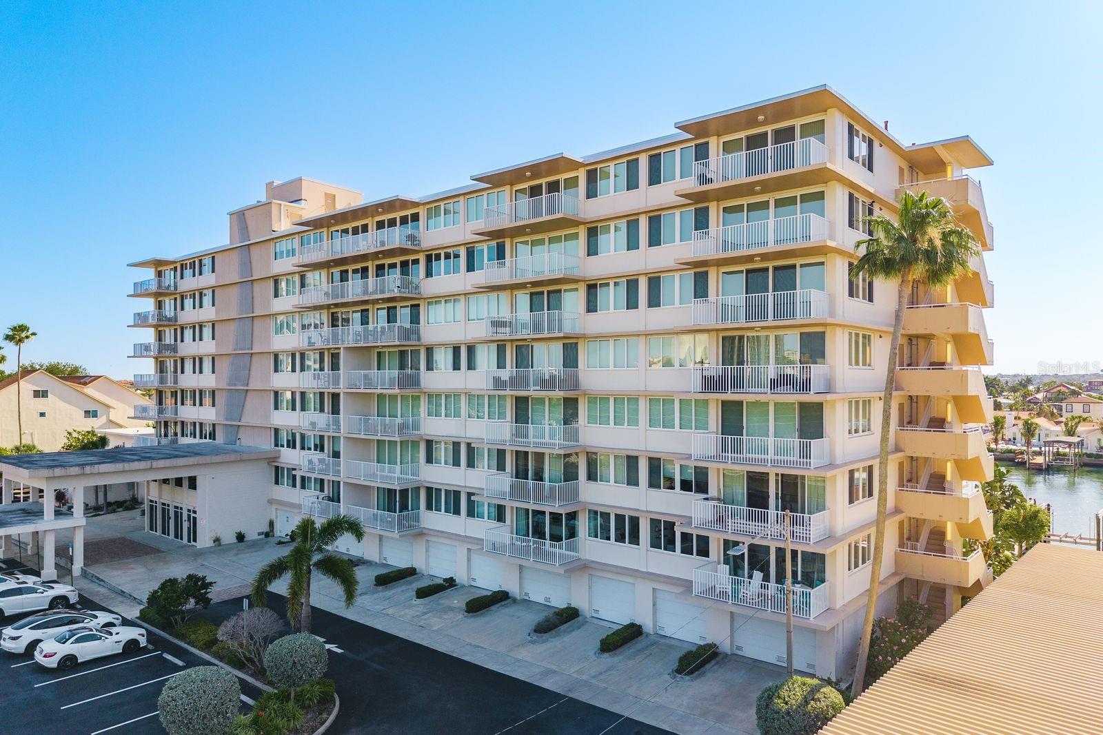 223 ISLAND WAY #2D - Photo 1