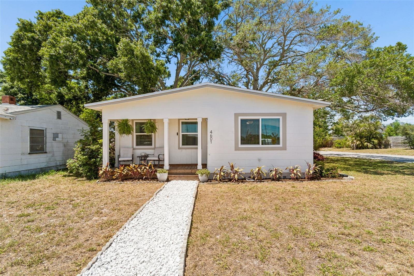 4601 16TH AVE N - Photo 1