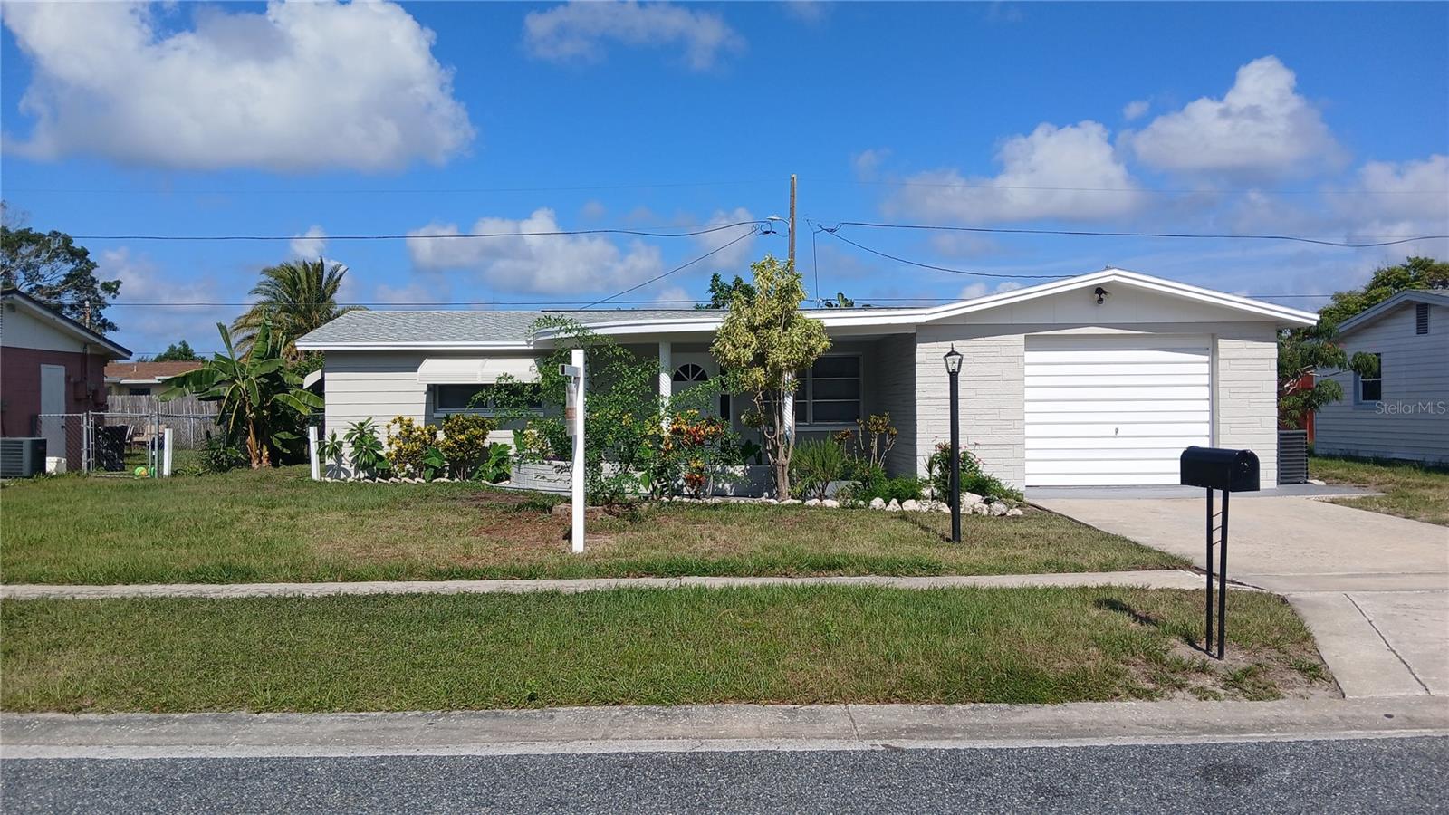 2109 SHANNON DR - Photo 1