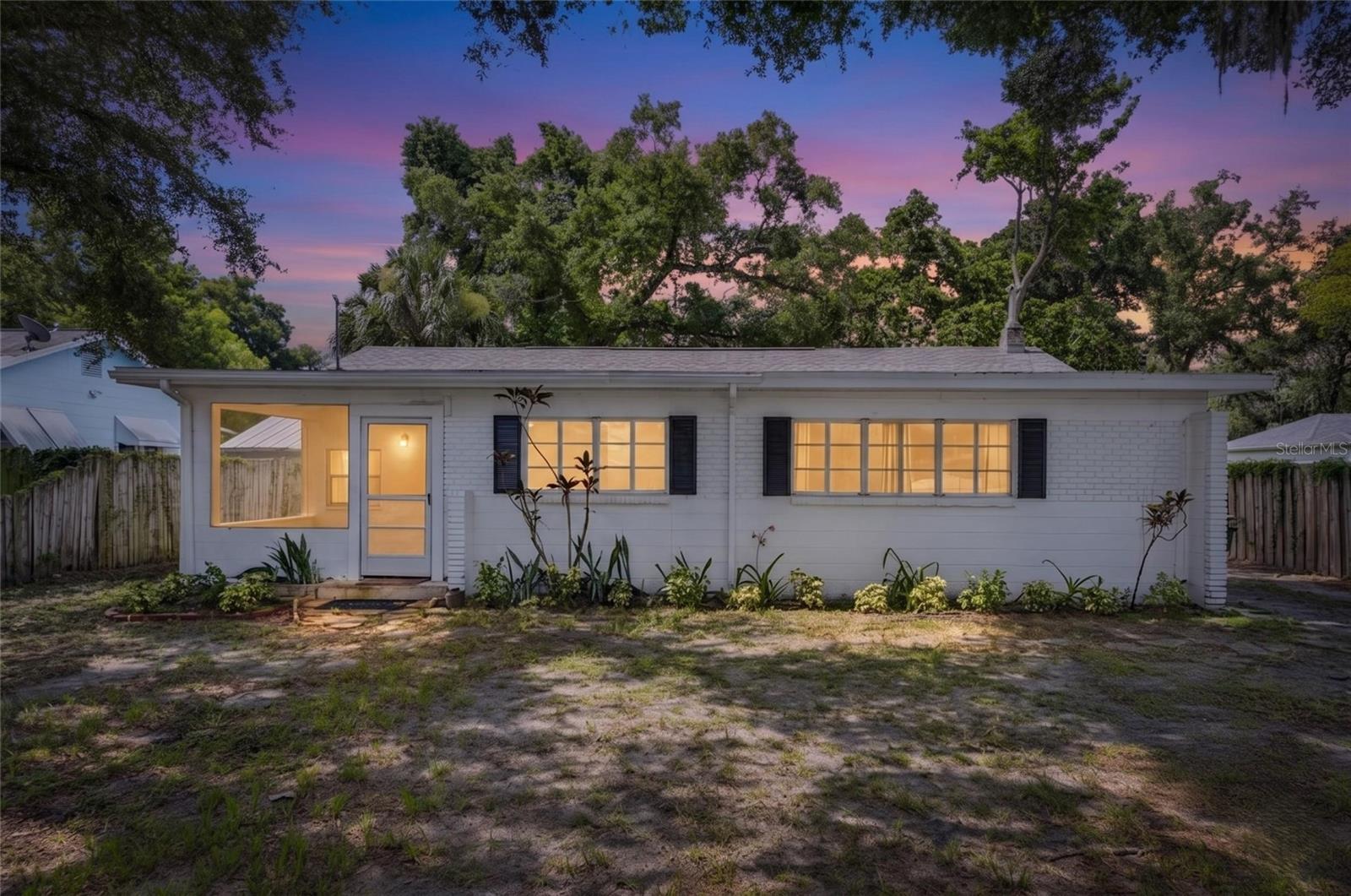 1005 E FLORA ST - Photo 1
