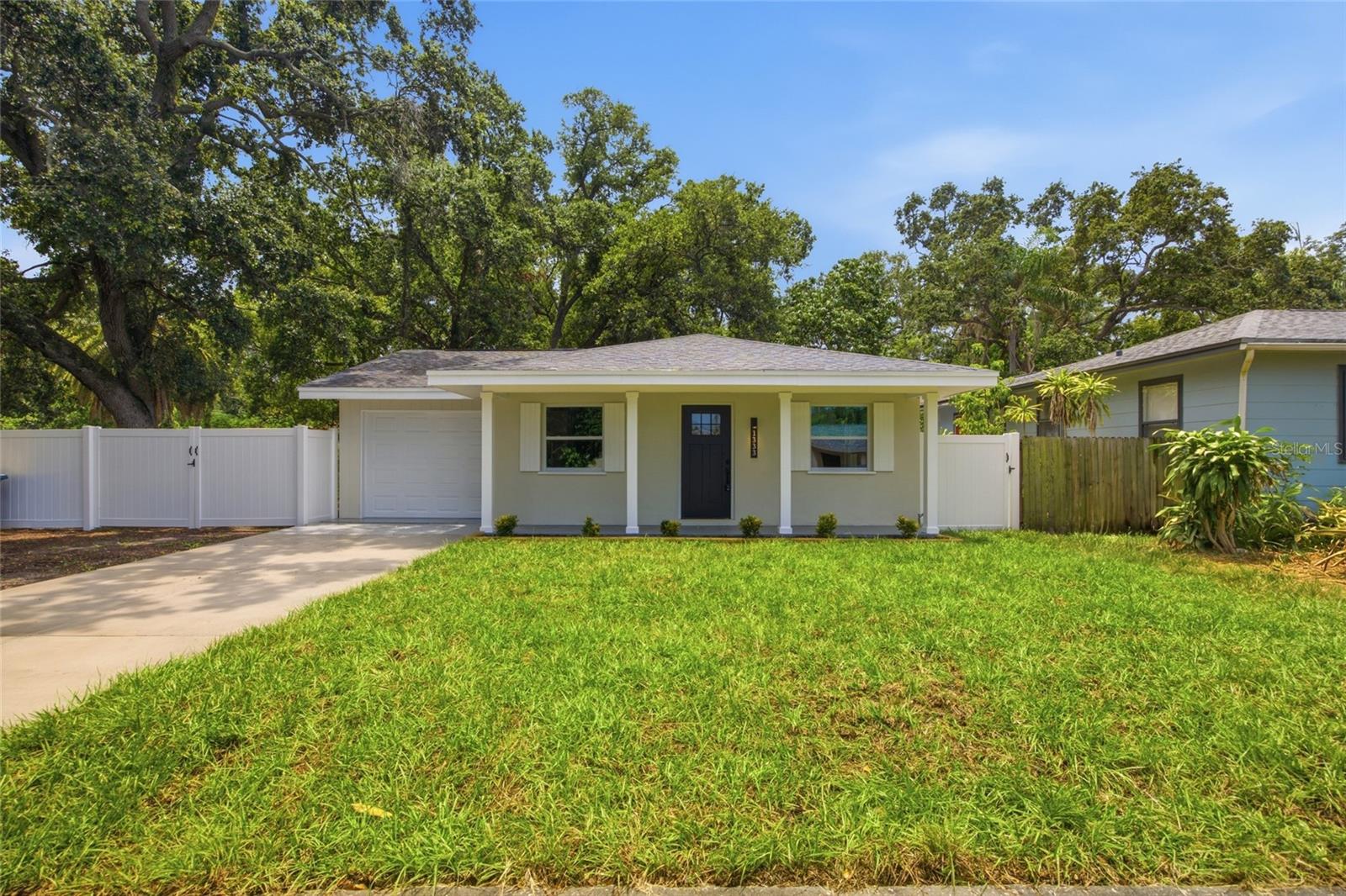 1333 OVERLEA ST - Photo 1