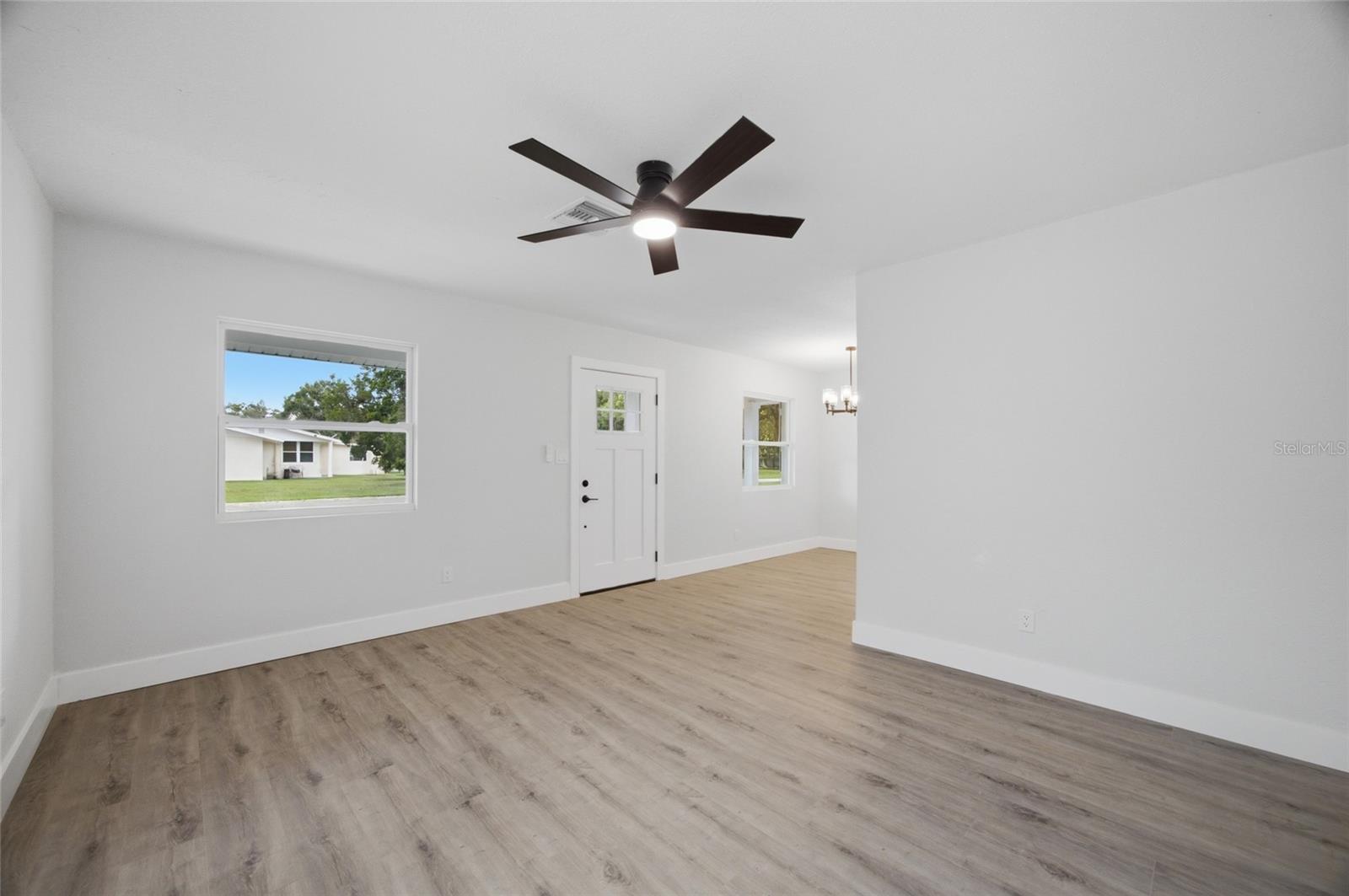 1333 OVERLEA ST - Photo 1