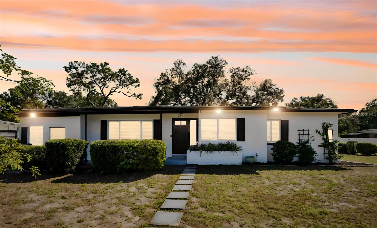 201 REDWOOD AVE - Photo 1