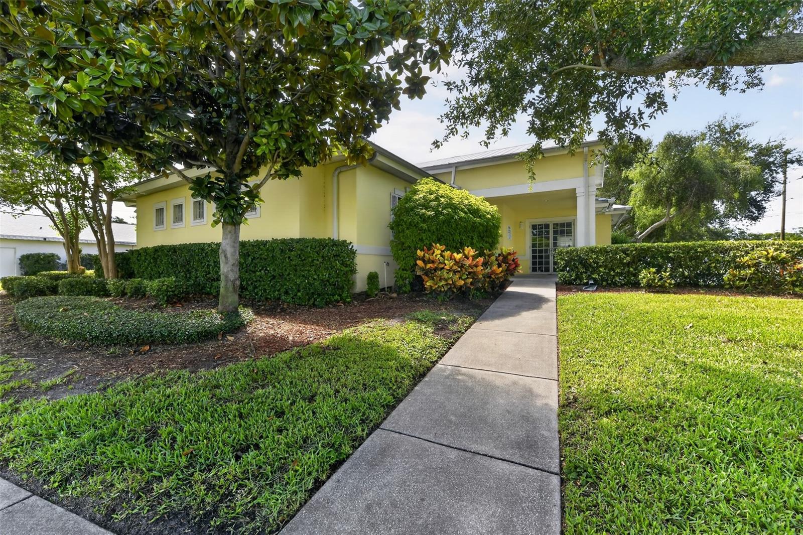 2555 PINELLAS POINT DR S - Photo 1