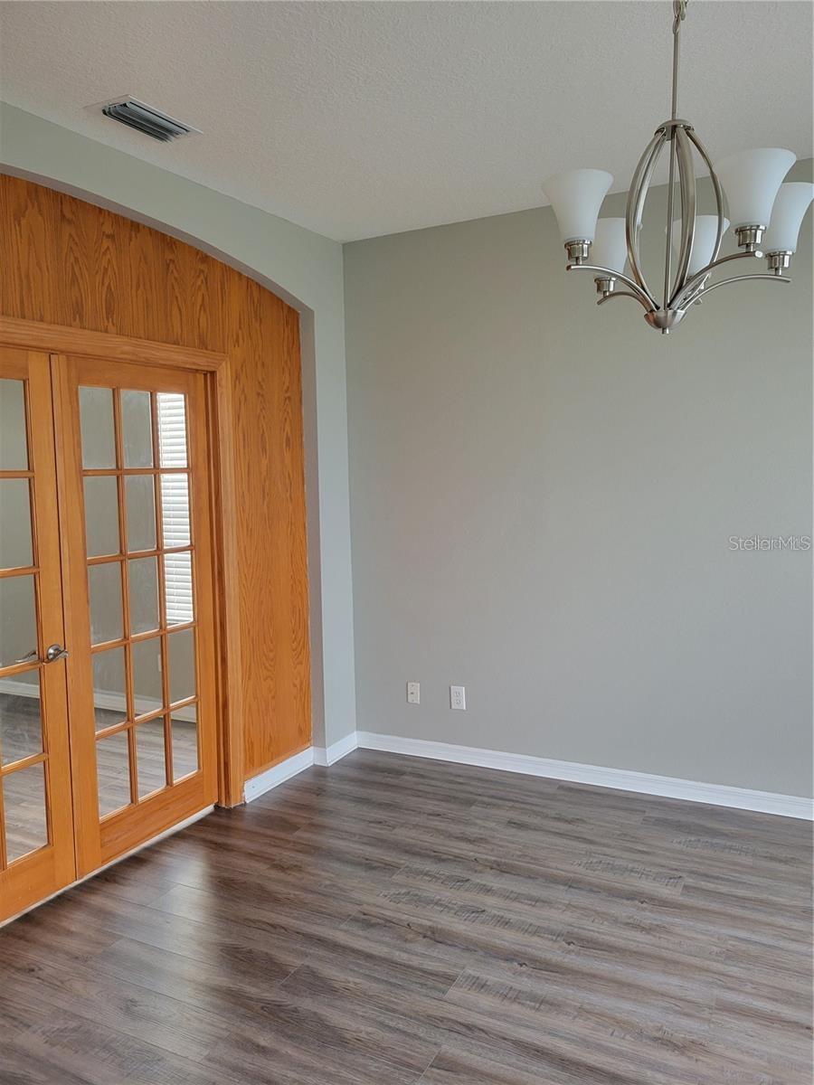 7215 COLONIAL LAKE DR - Photo 1