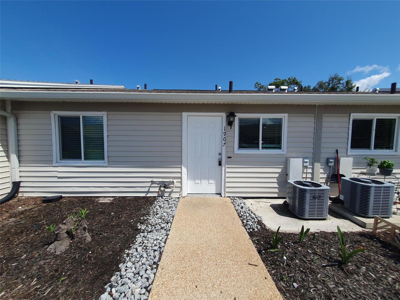 1907 ORANGE BOULEVARD WAY - Photo 1