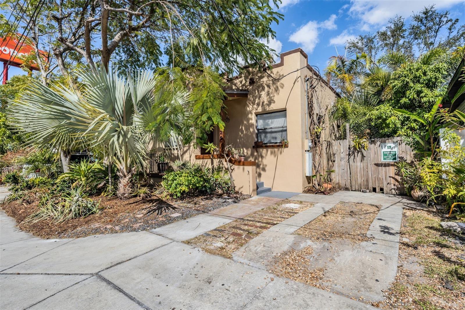 2325 W GREEN ST - Photo 1