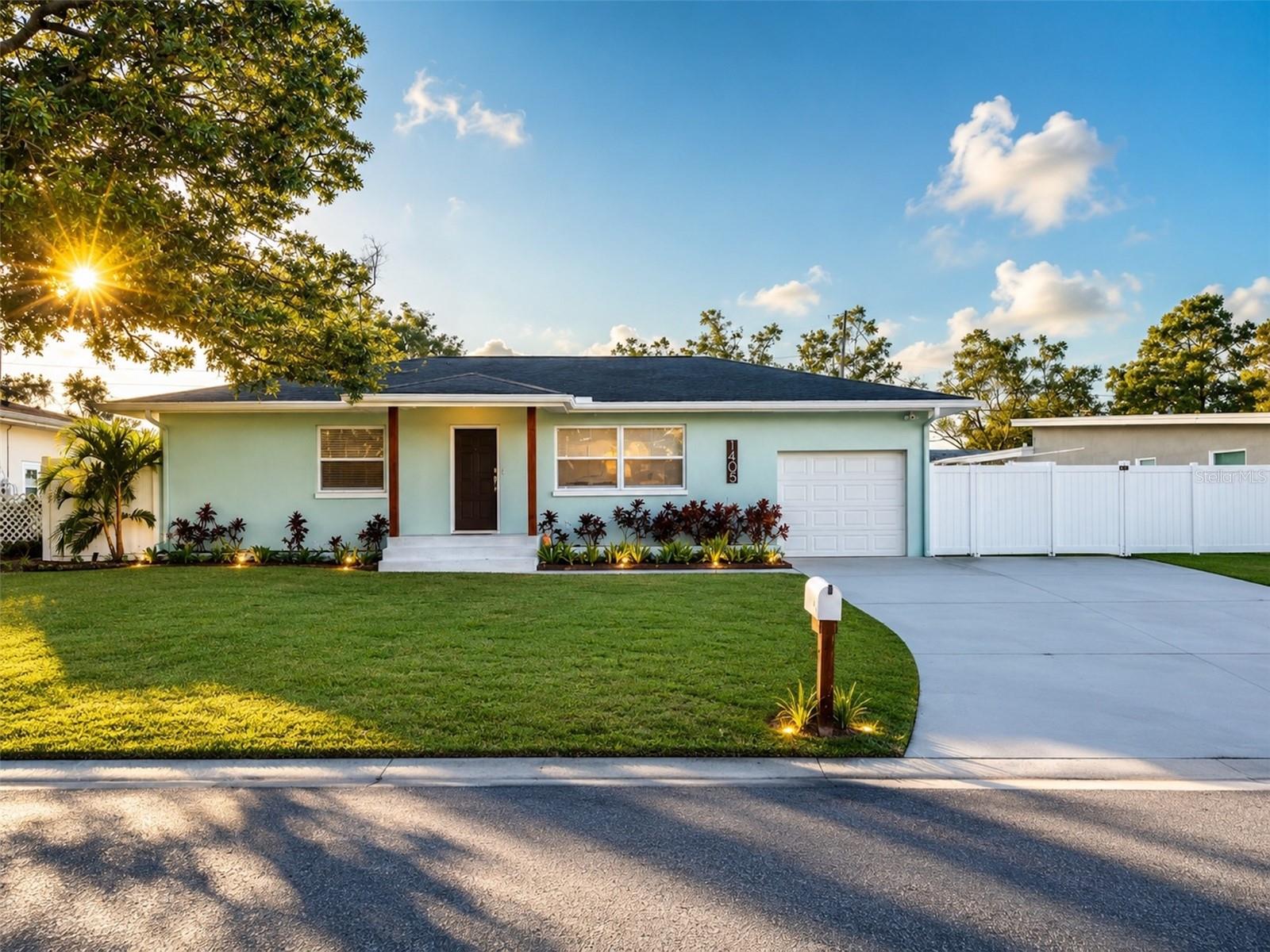 1405 TEMPLE ST - Photo 1