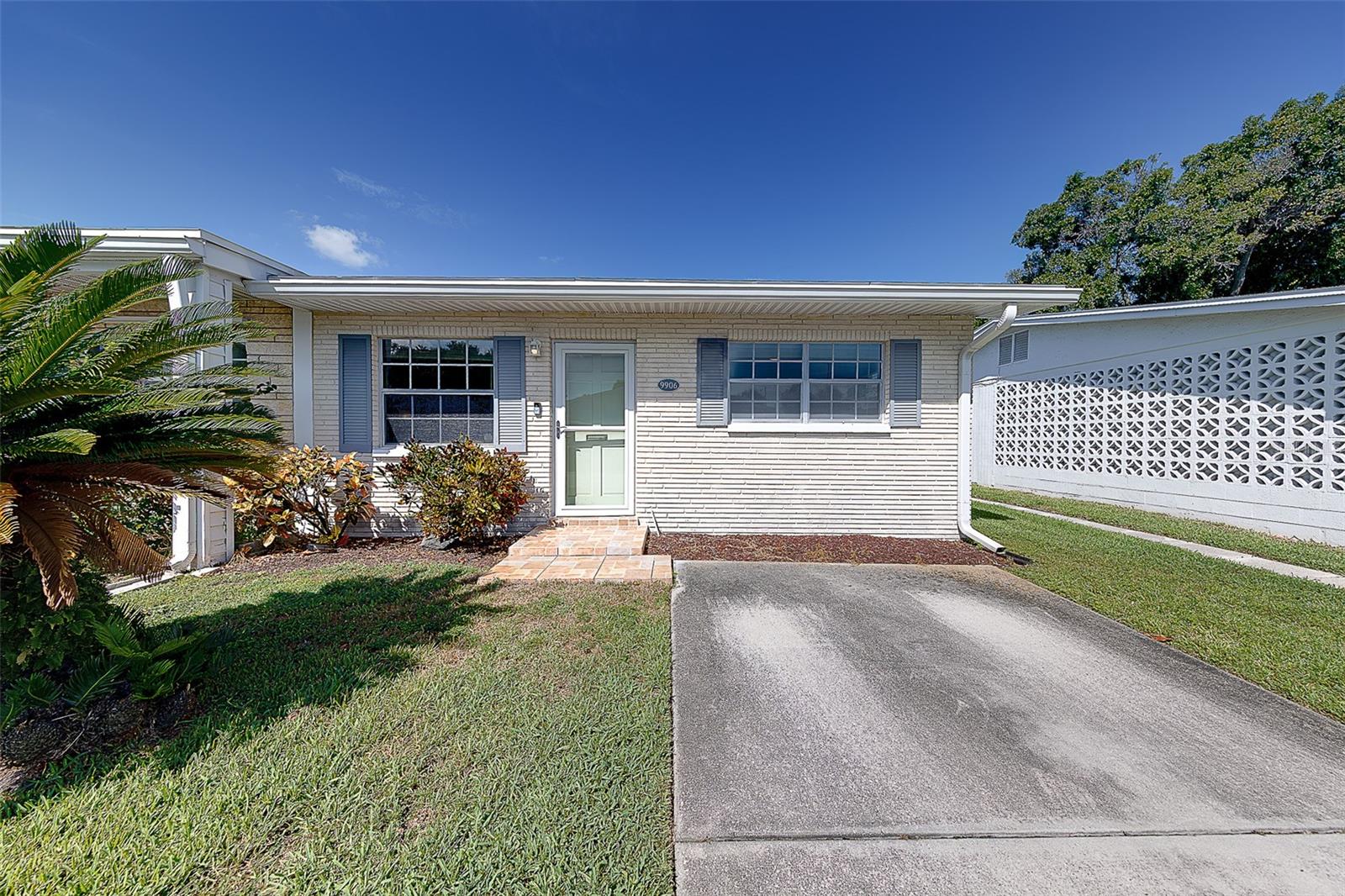 9906 LILY ST N - Photo 1