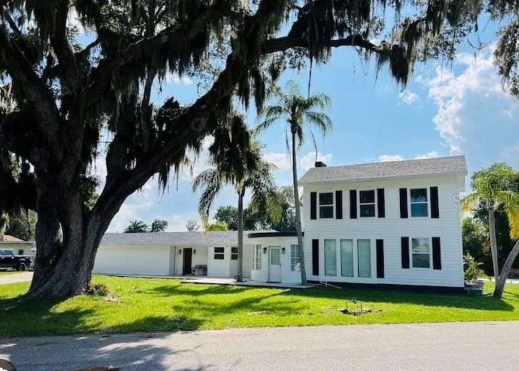 812 TROPICAL DR - Photo 1