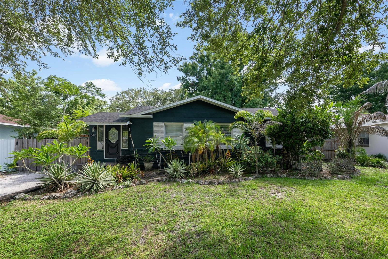 1010 W BERRY AVE - Photo 1