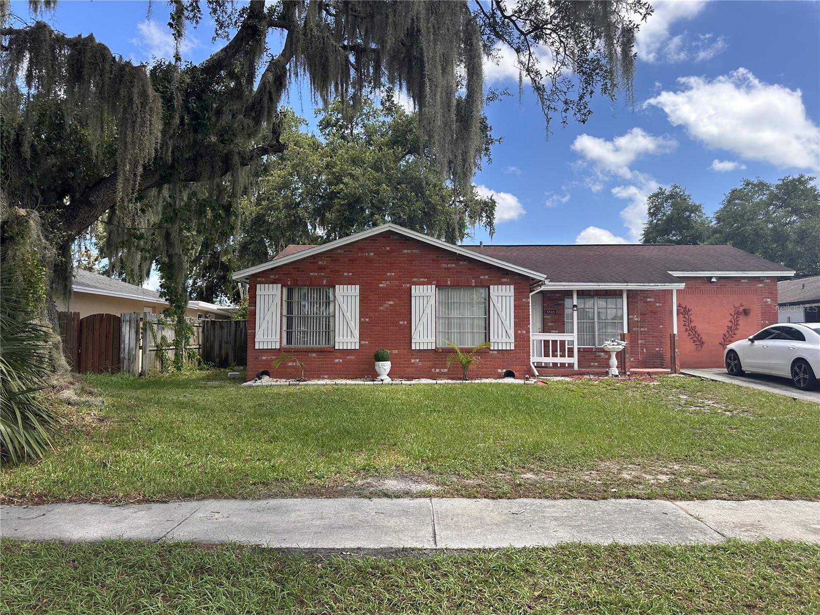 8848 OAK CIR - Photo 1