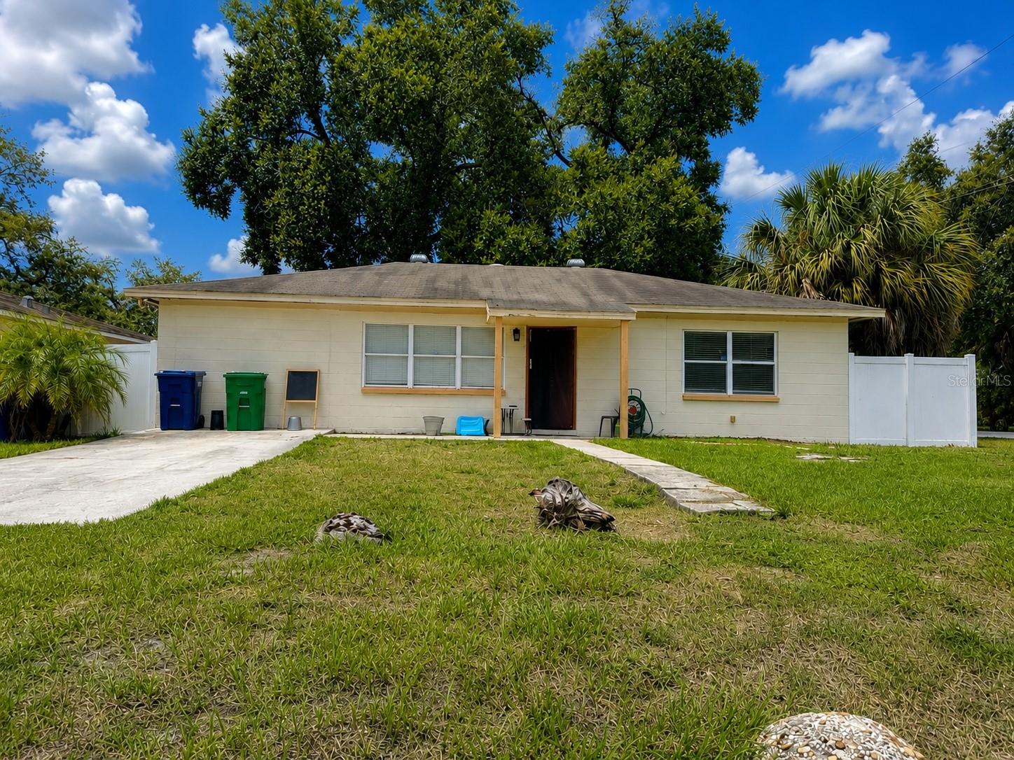 712 N CASTLE CT - Photo 1
