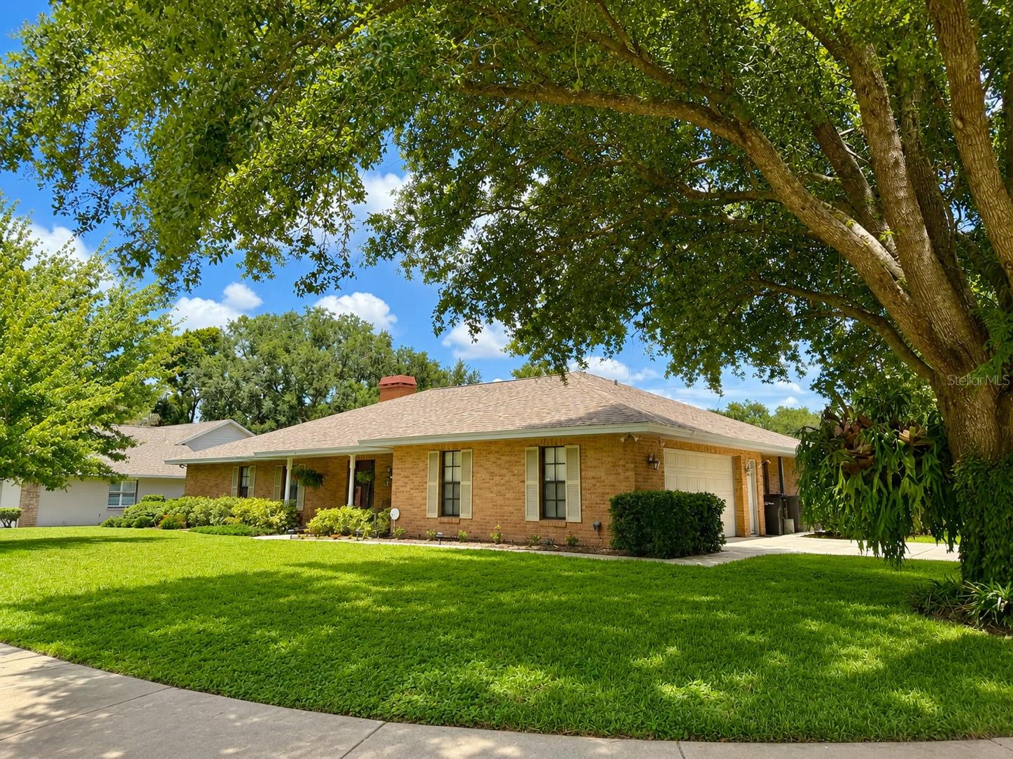 411 SUMMIT CHASE DR - Photo 1