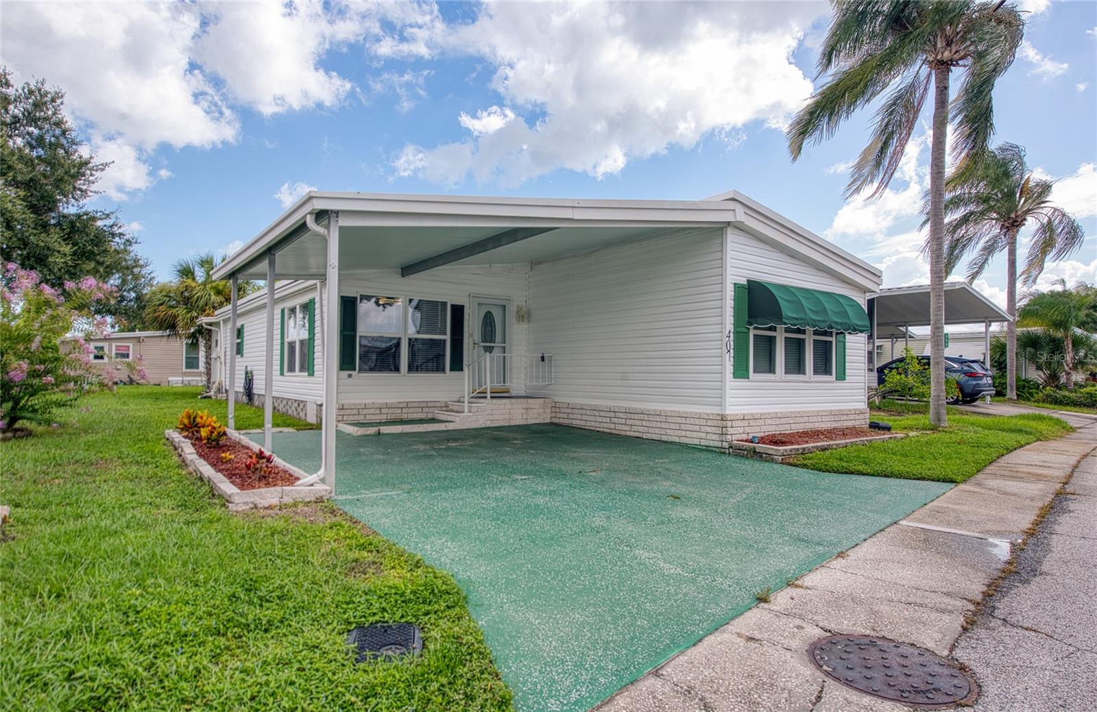 407 DOLPHIN DR S - Photo 1