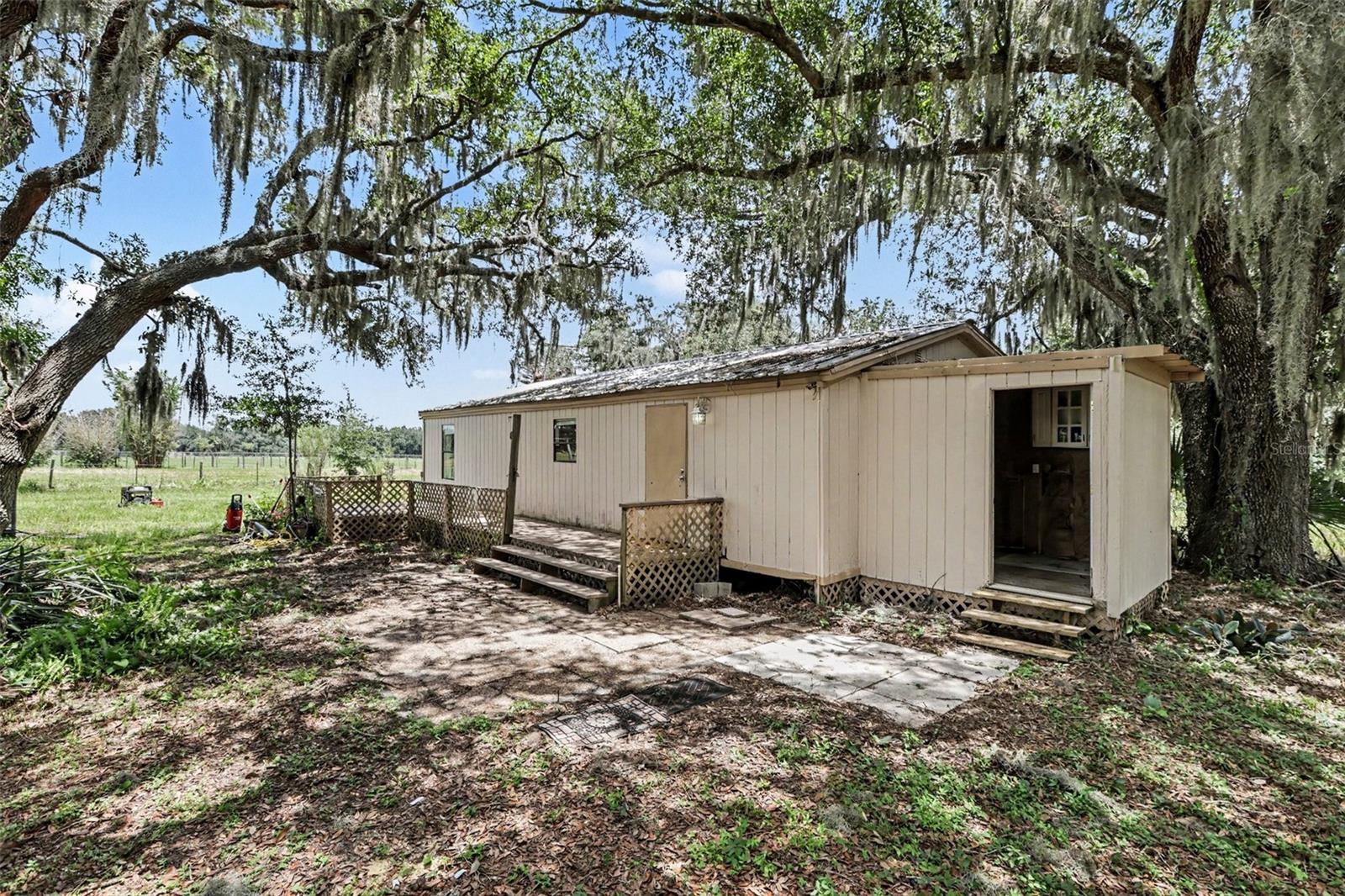 10239 LYONS AVE - Photo 1