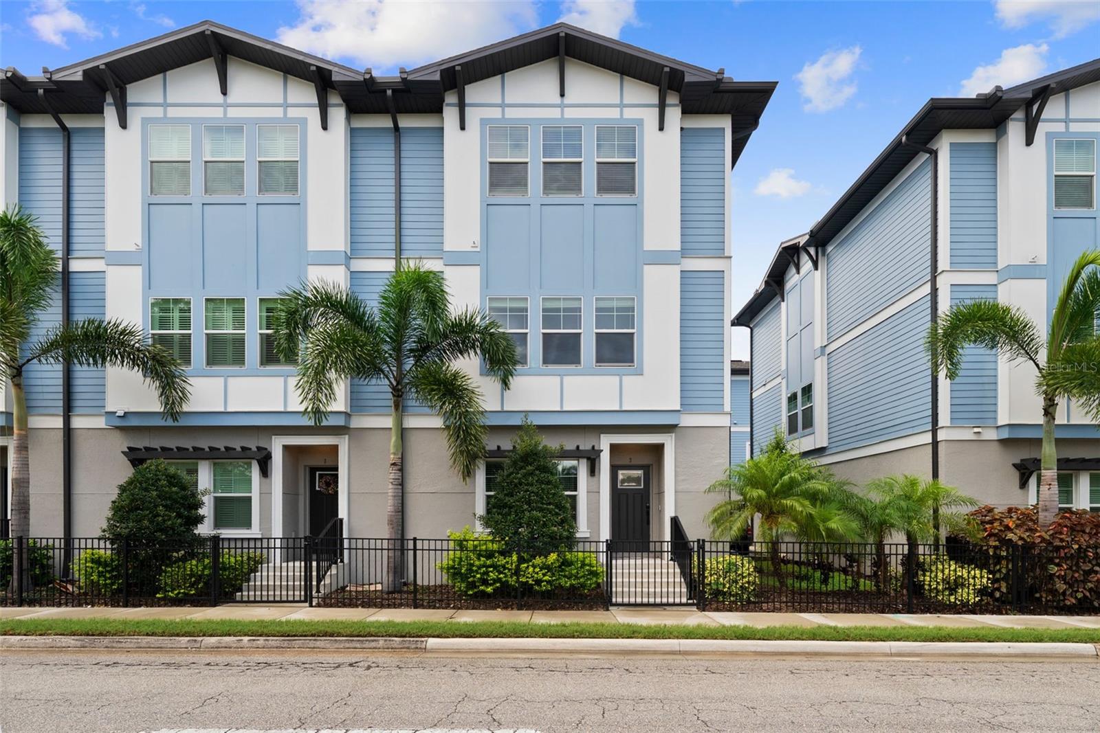 3122 W AZEELE ST #3 - Photo 1