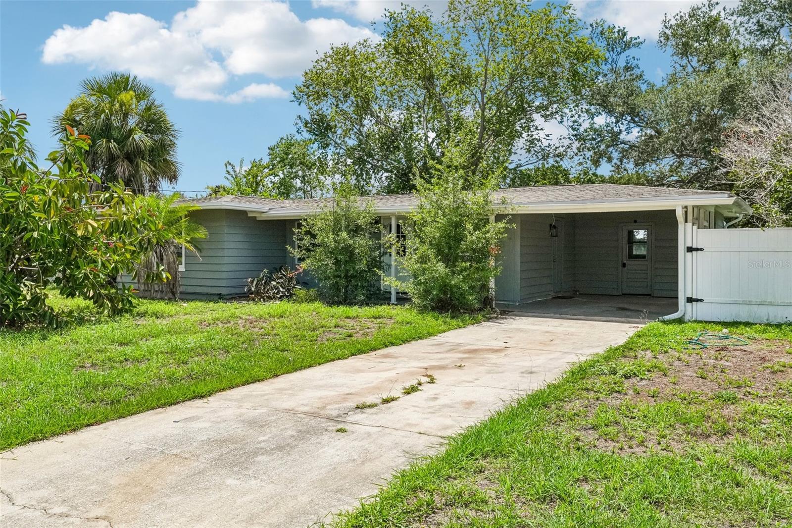 520 FAIRFAX LN - Photo 1