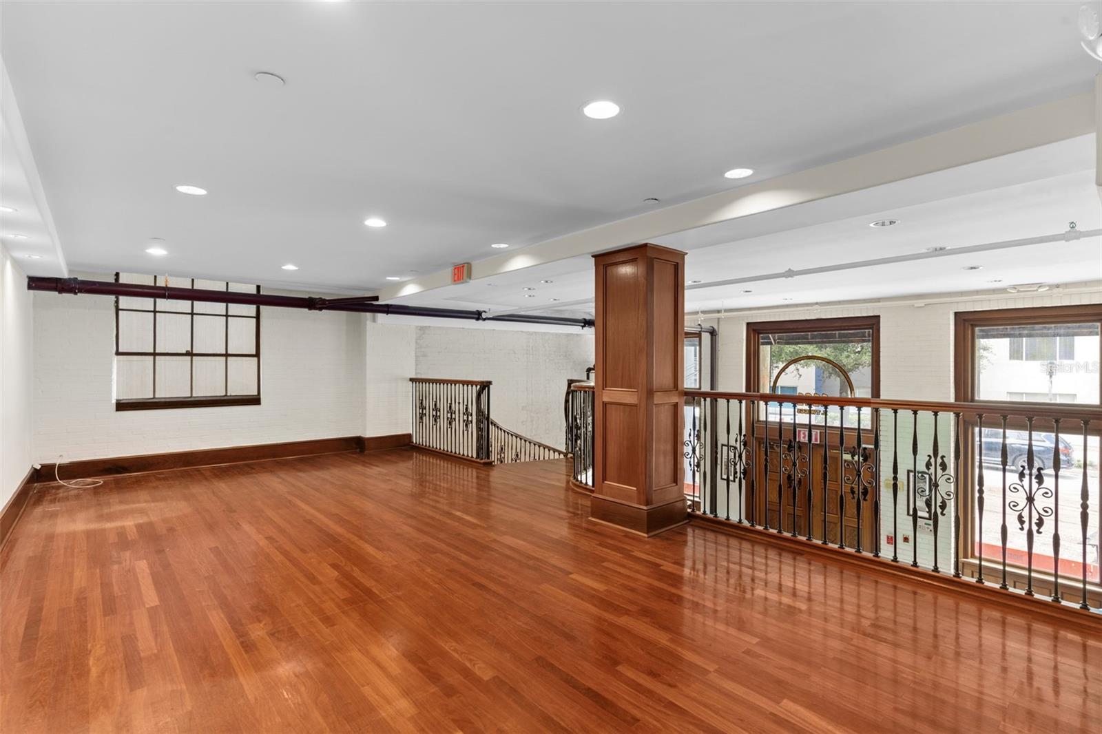 1121 E TWIGGS ST #2ND FLR - Photo 1