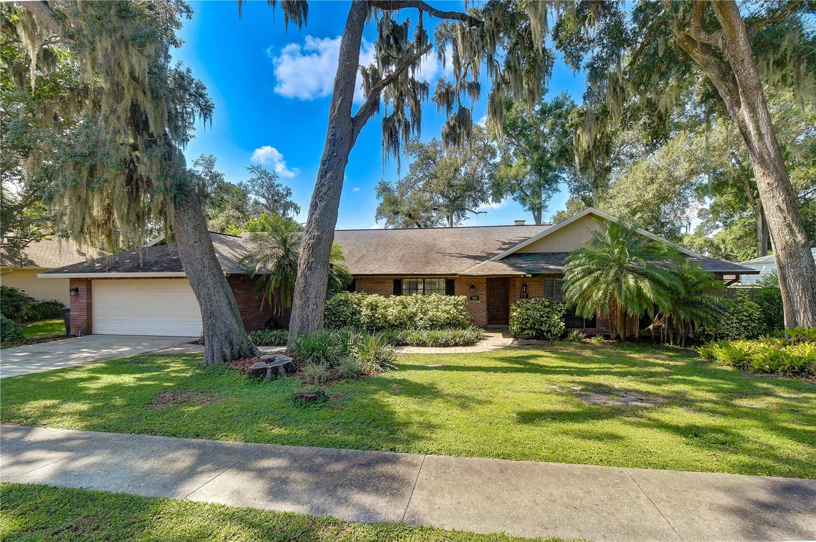 1101 OAKRIDGE MANOR DR - Photo 1