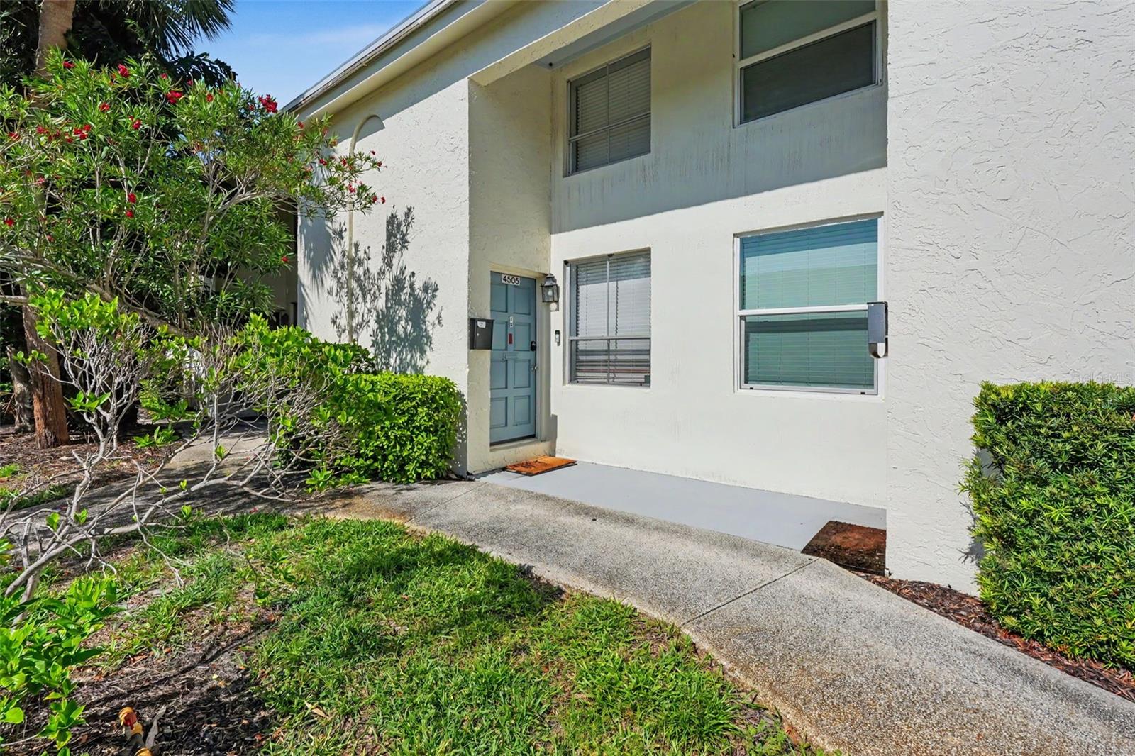 4505 LA CAPRI CT - Photo 1