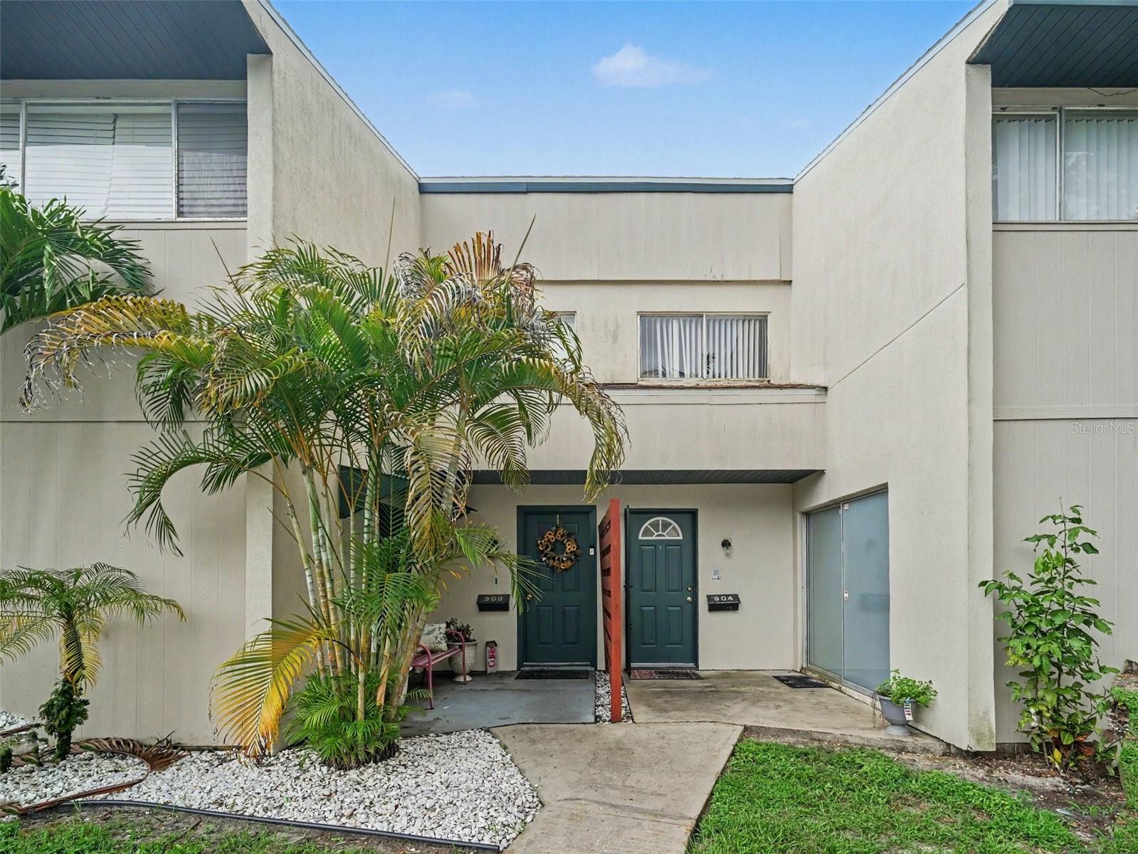 908 BYRON LN #6 - Photo 1