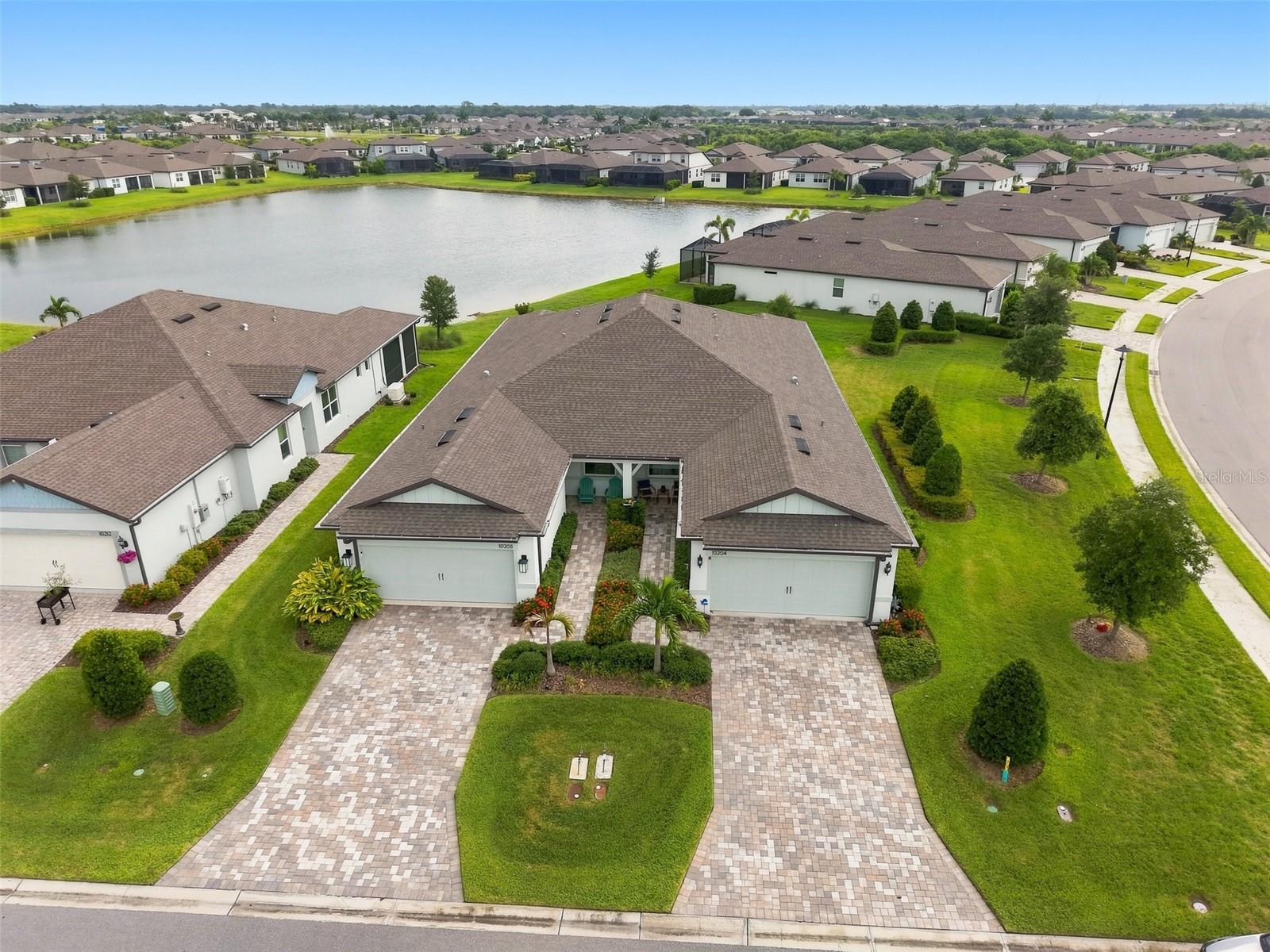 10208 COASTAL SHORES DR - Photo 1