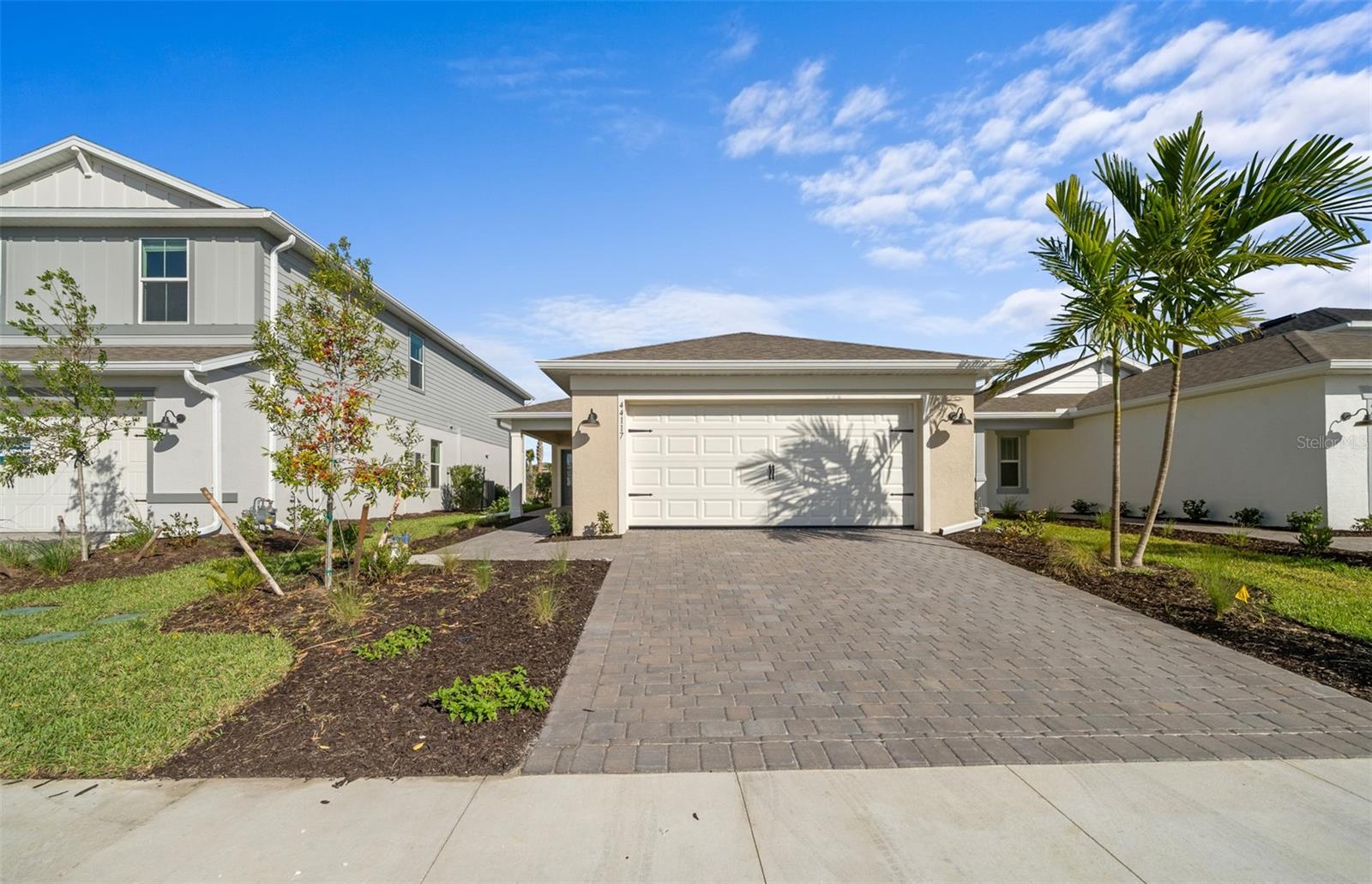 813 BALLEBY TRL - Photo 1